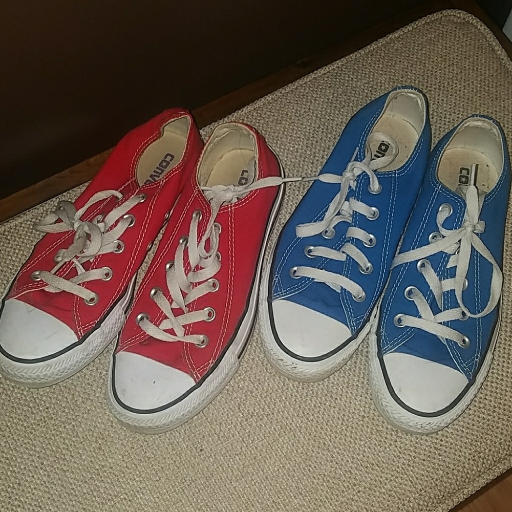 2 pairs of Converse